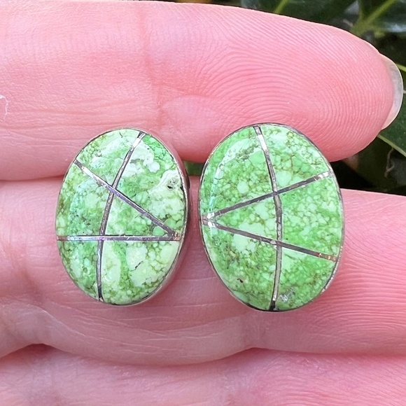 VINTAGE NAVAJO NATIVE AMERICAN INLAID GREEN TURQUOISE STERLING SILVER EARRINGS
